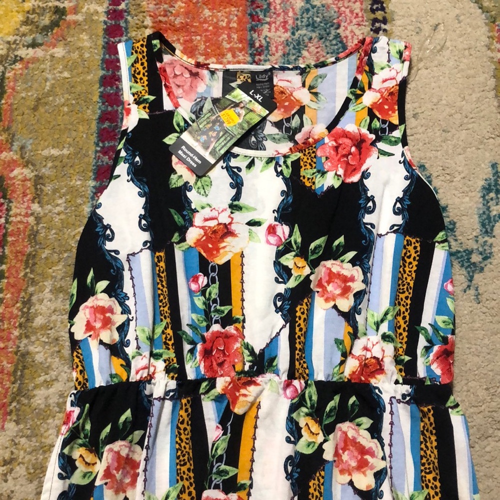 round hem maxi dress - Picture 3 of 4